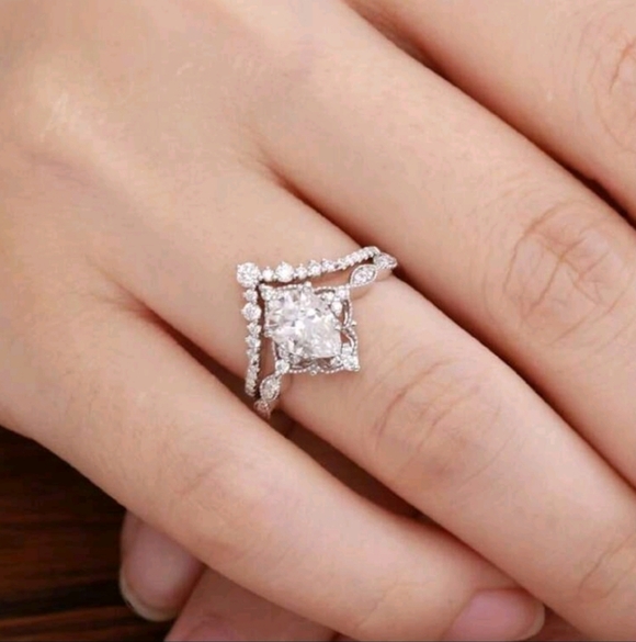 BRAND NEW ** Elegant 2 PC Silver Marquise Cut White Topaz Ring - Picture 3 of 3